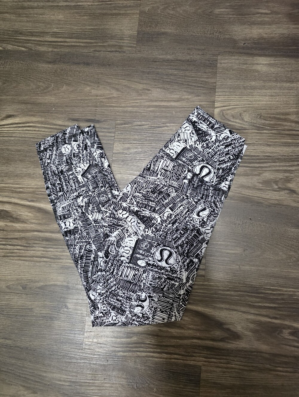 Lululemon Athletica Logo Collection WUNDER UNDER Leggings High Rise